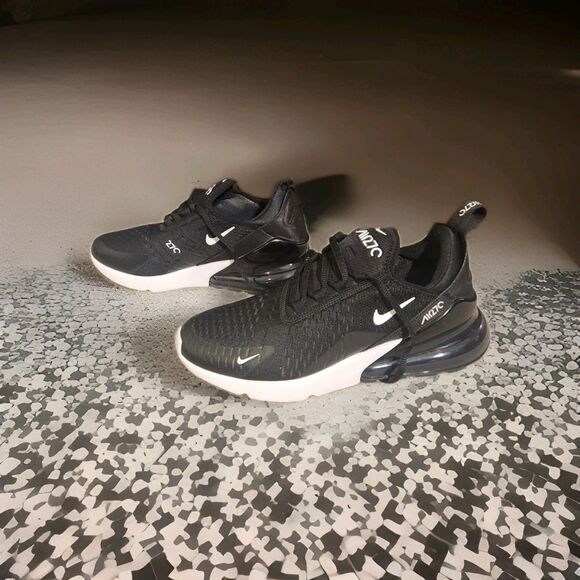 Size 8.5 - Nike Air Max 270 Black White - Picture 2 of 6